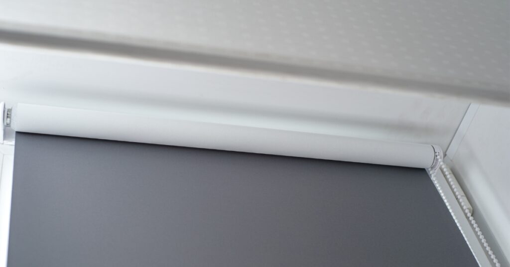 protection solaire fenêtre avec volets stores et brise soleil